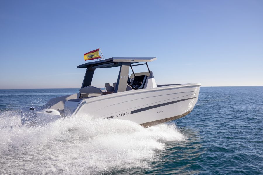 Private Boat Rental in Mallorca vs. Group Boat Tours